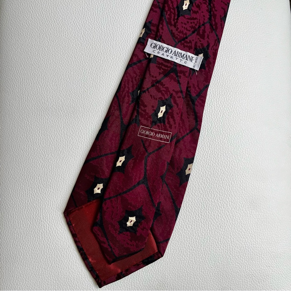 Vintage Giorgio Armani Cravatte Silk Burgundy and Black Geometric Tie - Picture 4 of 4